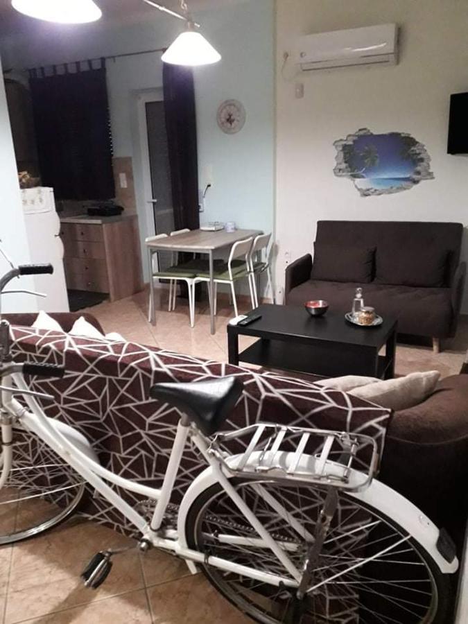 Alikes Apartments Close To International Airport And Rafina Port Loútsa Exterior foto