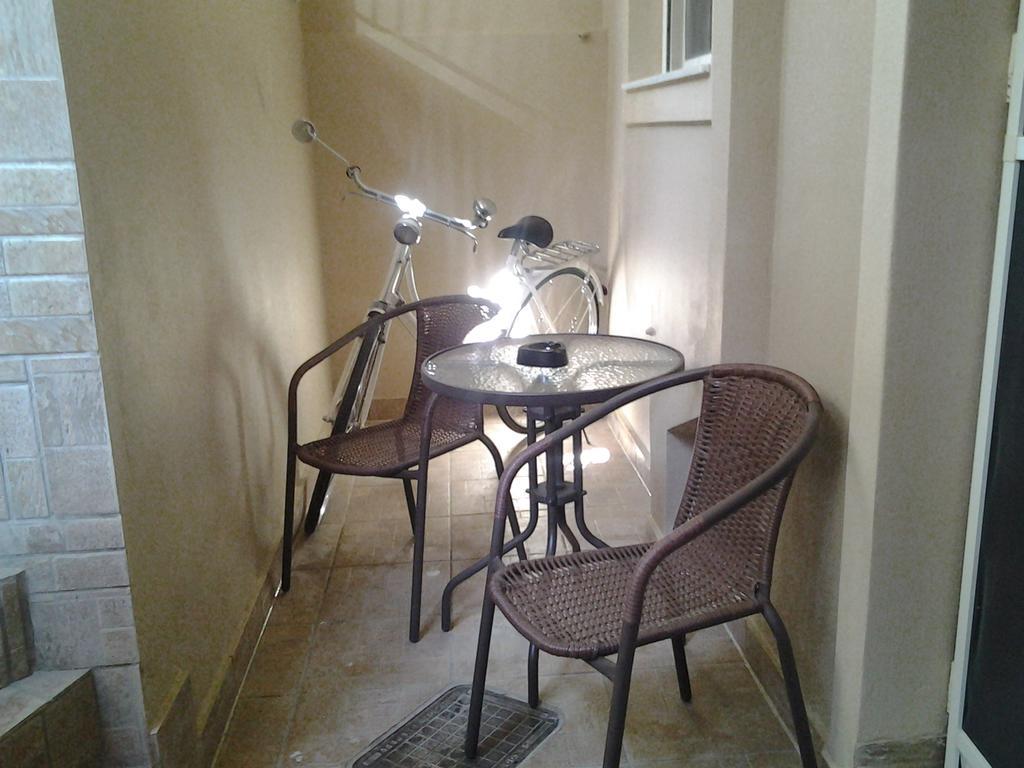 Alikes Apartments Close To International Airport And Rafina Port Loútsa Exterior foto