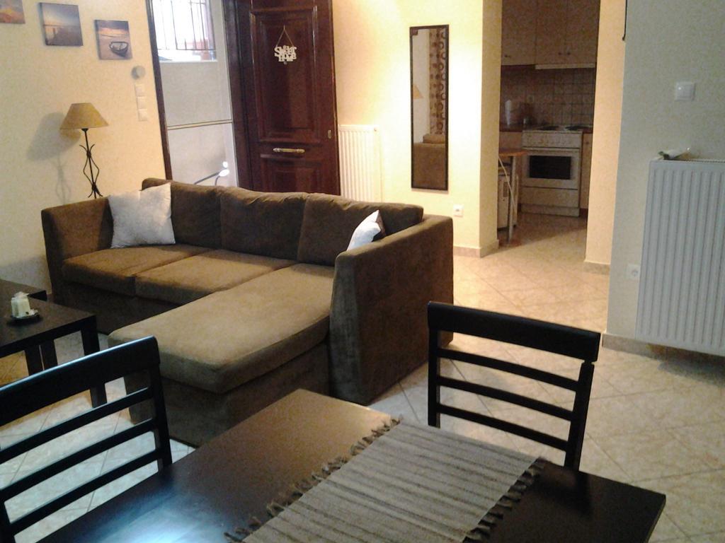 Alikes Apartments Close To International Airport And Rafina Port Loútsa Exterior foto