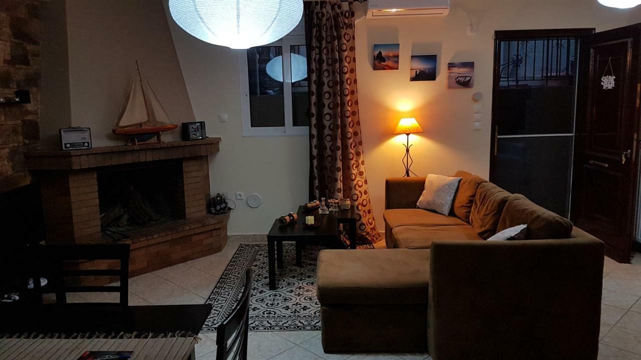 Alikes Apartments Close To International Airport And Rafina Port Loútsa Exterior foto