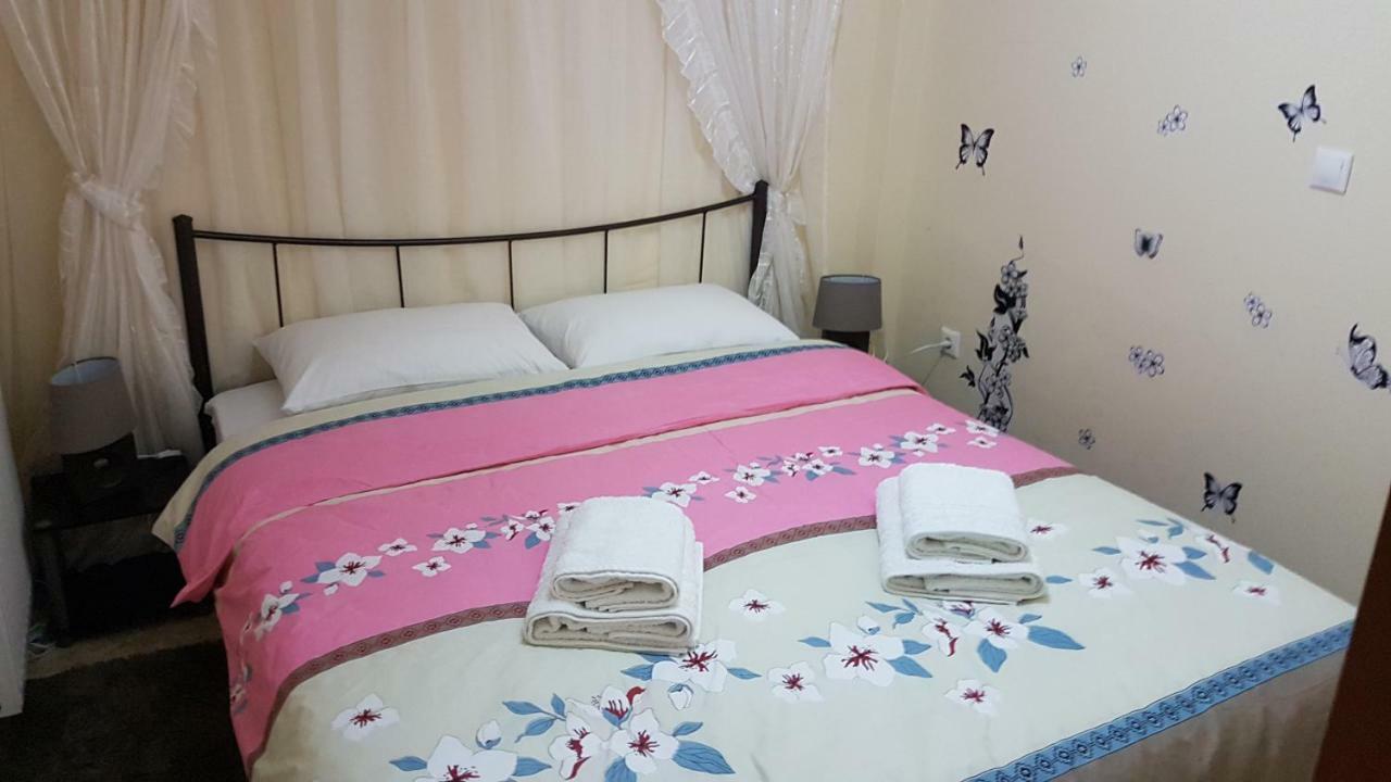Alikes Apartments Close To International Airport And Rafina Port Loútsa Exterior foto