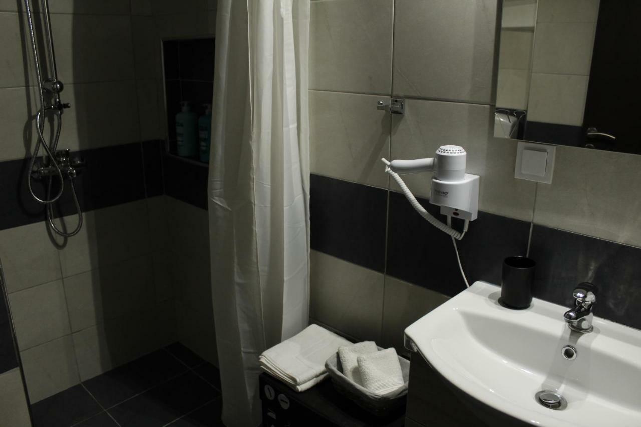 Alikes Apartments Close To International Airport And Rafina Port Loútsa Exterior foto