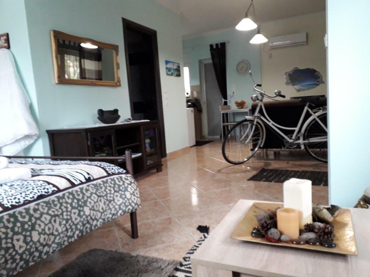 Alikes Apartments Close To International Airport And Rafina Port Loútsa Exterior foto